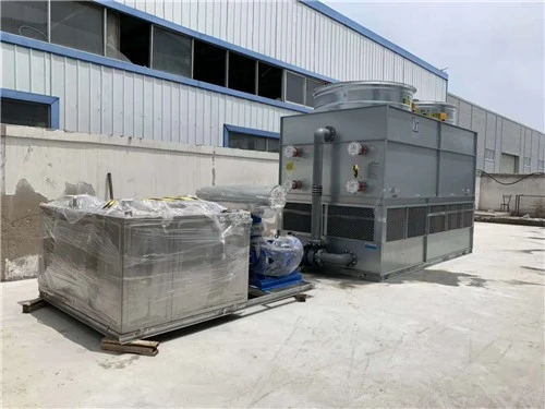 封闭式冷却塔中需要定期清理哪些类型的污垢和垃圾